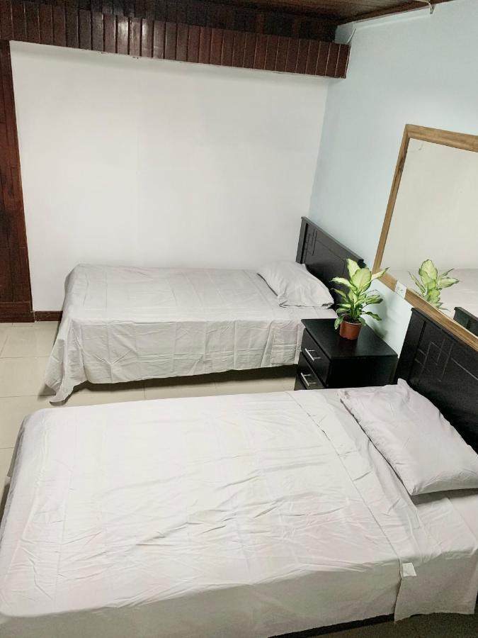 Global House Cr Hostel Backpackers Alajuela Habitacion Compartida 2 Camas Por Habitacion Exteriör bild